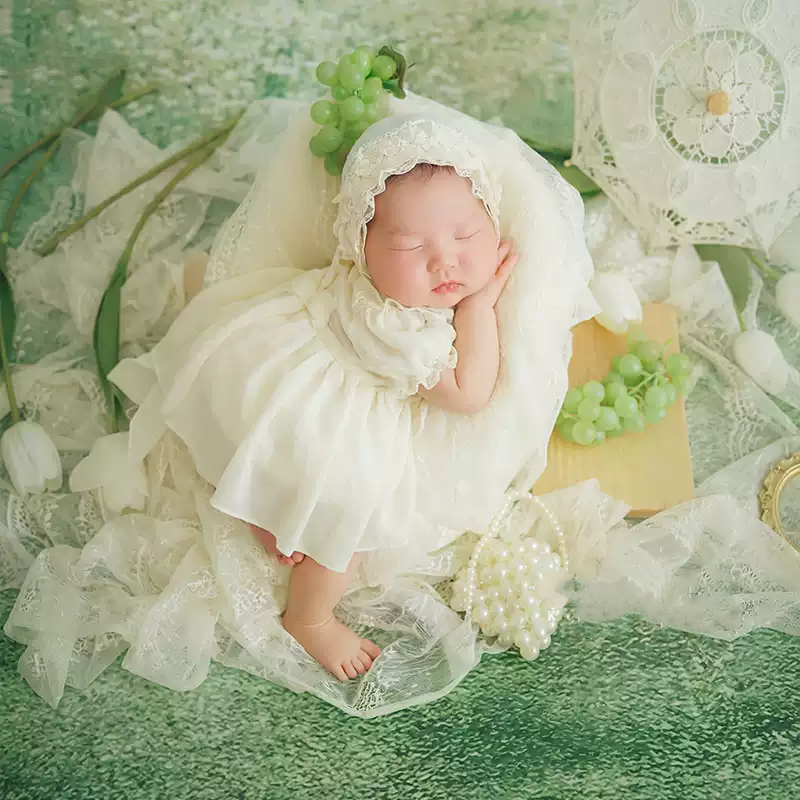 Avezano Vintage Oil Painting Style Baby Moon Photoshoot Tulle Outfit Props