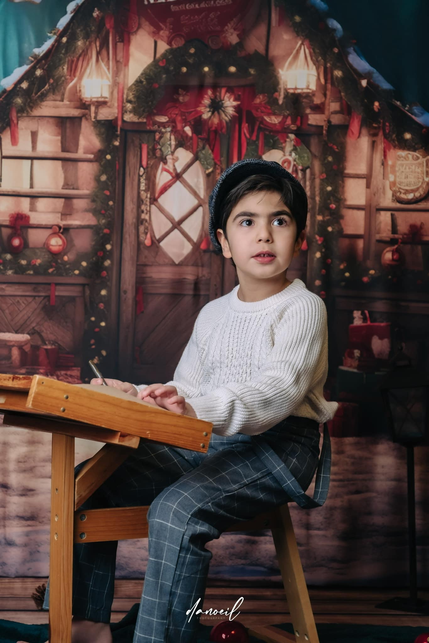 Toile de fond pour photographie de la cabane de Noël dans les bois d'Avezano