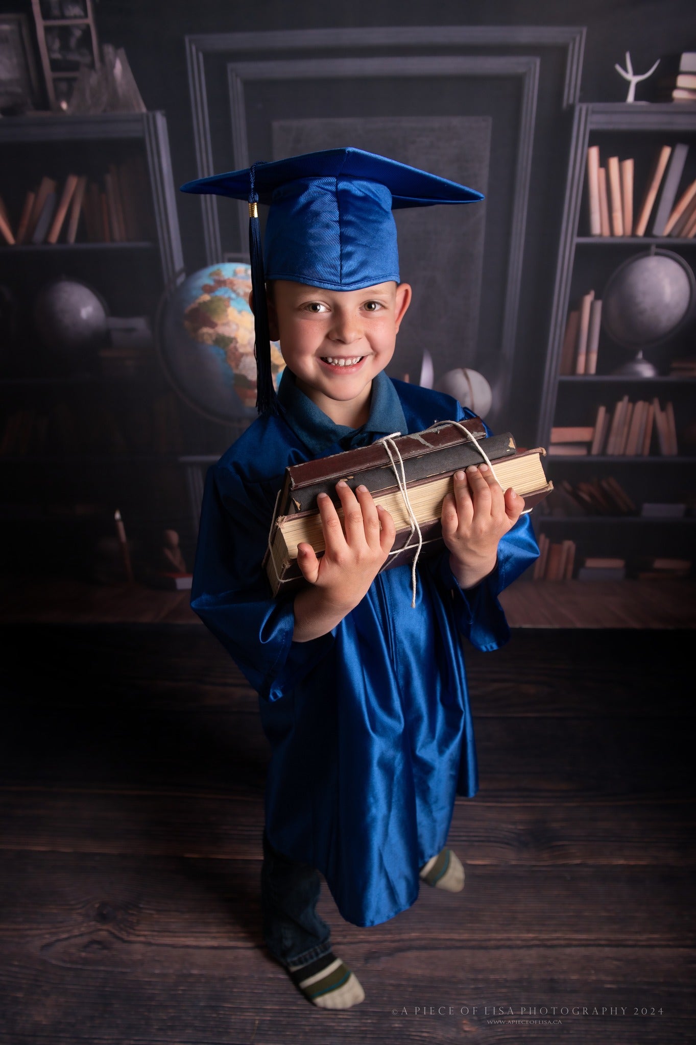 Avezano Retro Bookshelf Globe Photography Backdrop for Back To School