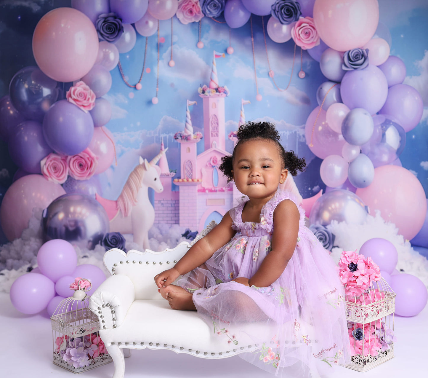 Arche de ballons d'Avezano et fond de photographie de gâteau de château rose