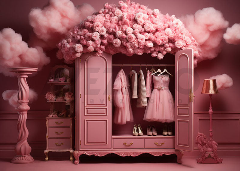 Photographie de la garde-robe de Barbie Avezano et des fleurs roses