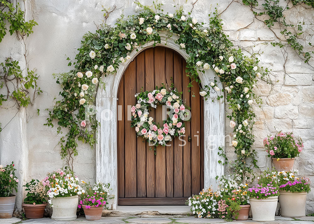 Portes d'Avezano et fleurs en pot dans un arrière-plan photographique printanier conçu par Polly Ro Design