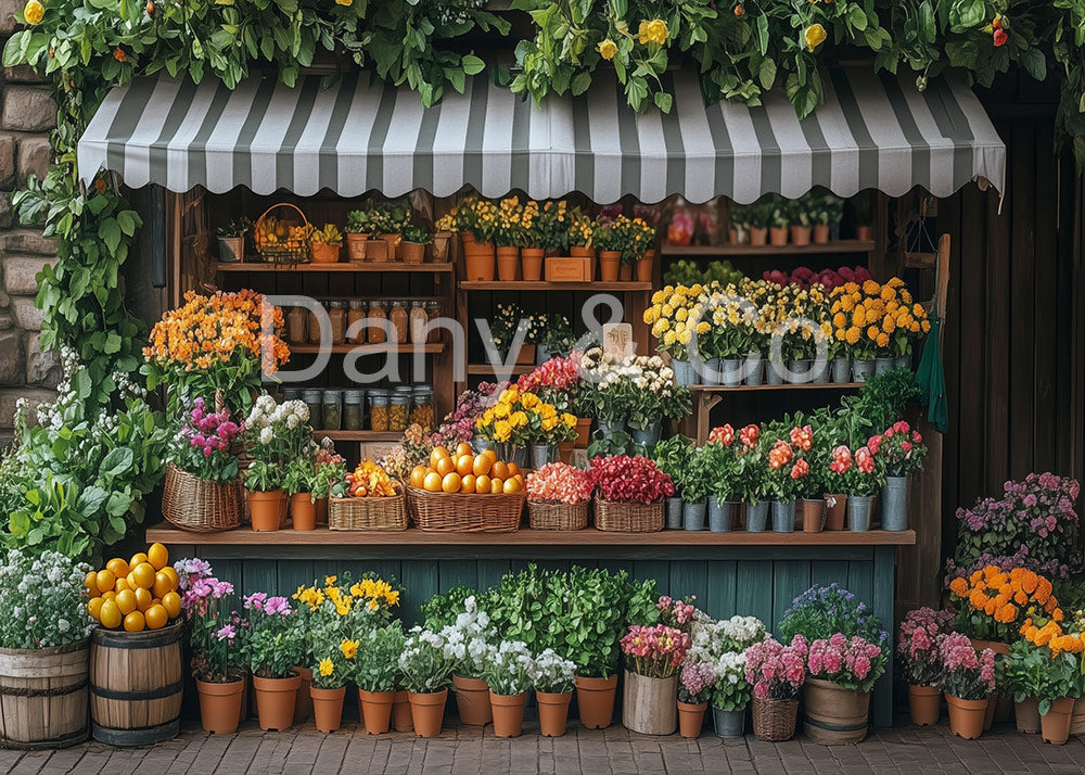 Fleurs en pot et portes Avezano en toile de fond conçues par Danyelle Pinnington