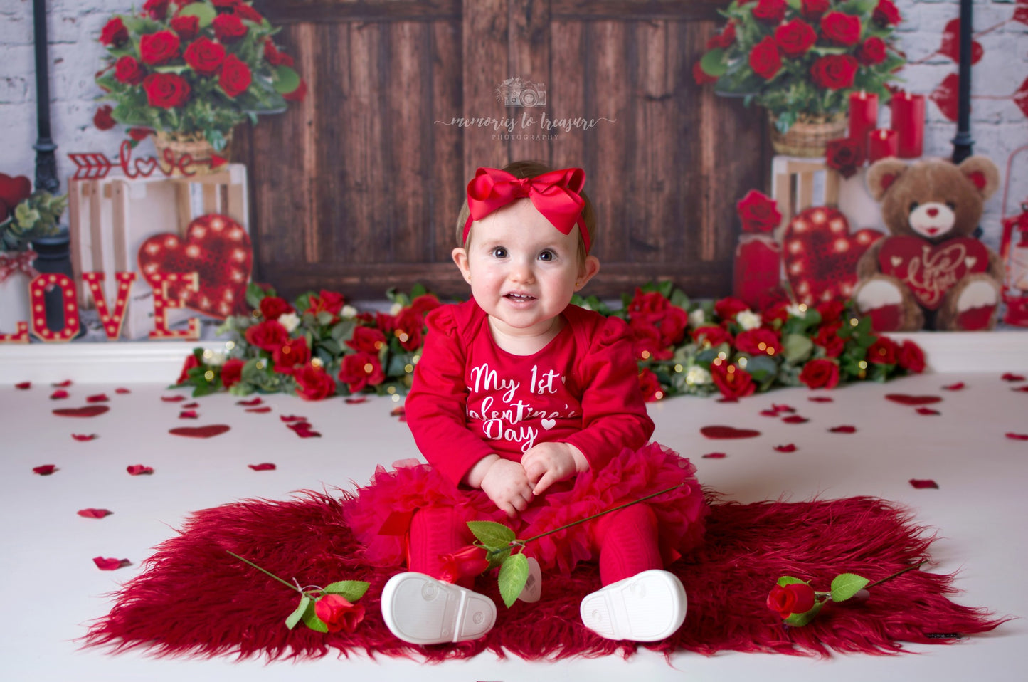 Toile de fond pour photographie de la Saint-Valentin avec une porte en bois et des roses d'Avezano