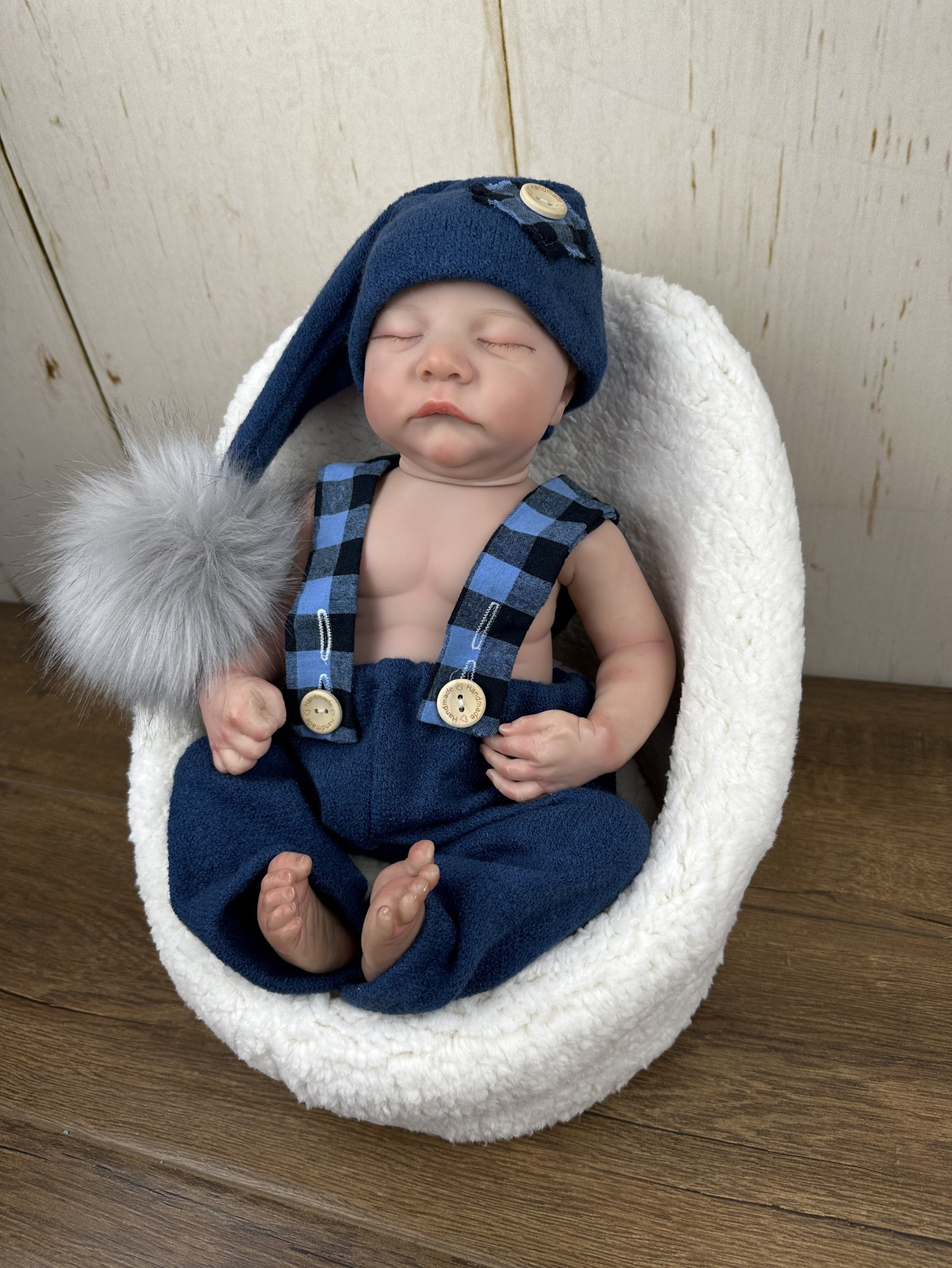 Avezano Newborn Photography Set: Knit Hat and Overalls