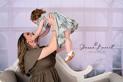 Toile de fond pour photographie des fenêtres de la Maison Blanche d'Avezano conçue par Polly Ro Design