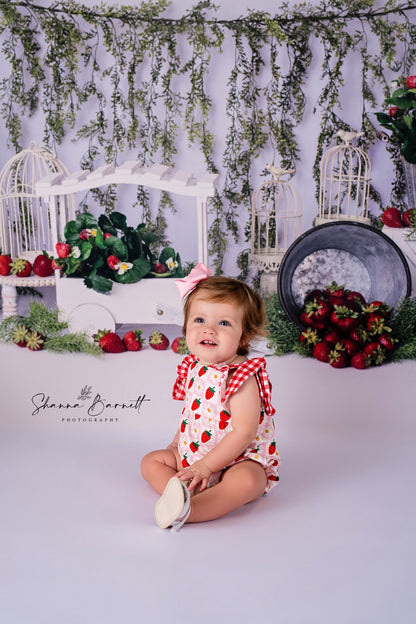 Toile de fond pour photographie sur le thème des fraises d'Avezano conçue par Angela Forker