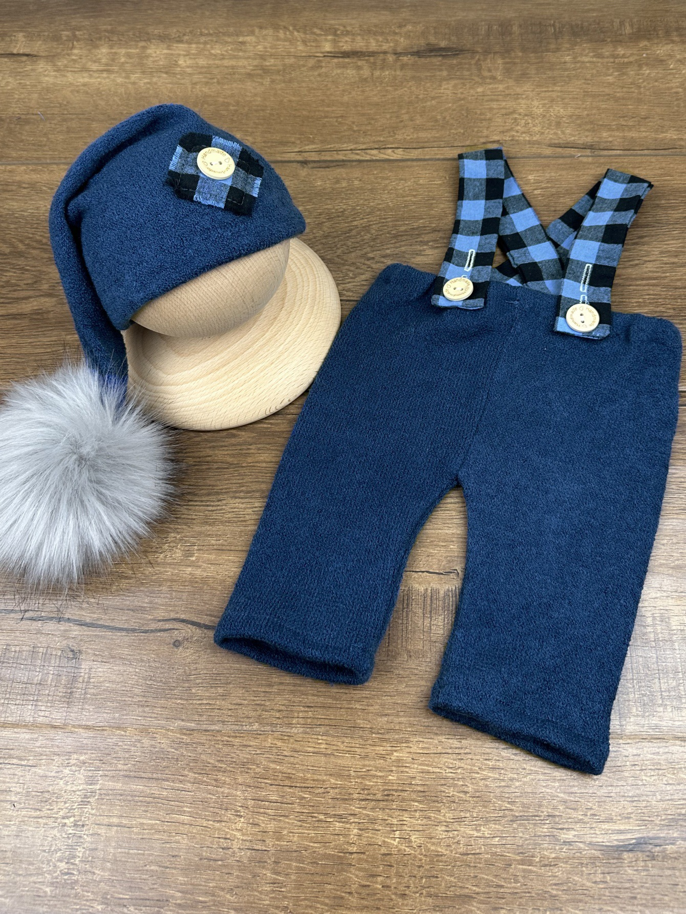 Avezano Newborn Photography Set: Knit Hat and Overalls