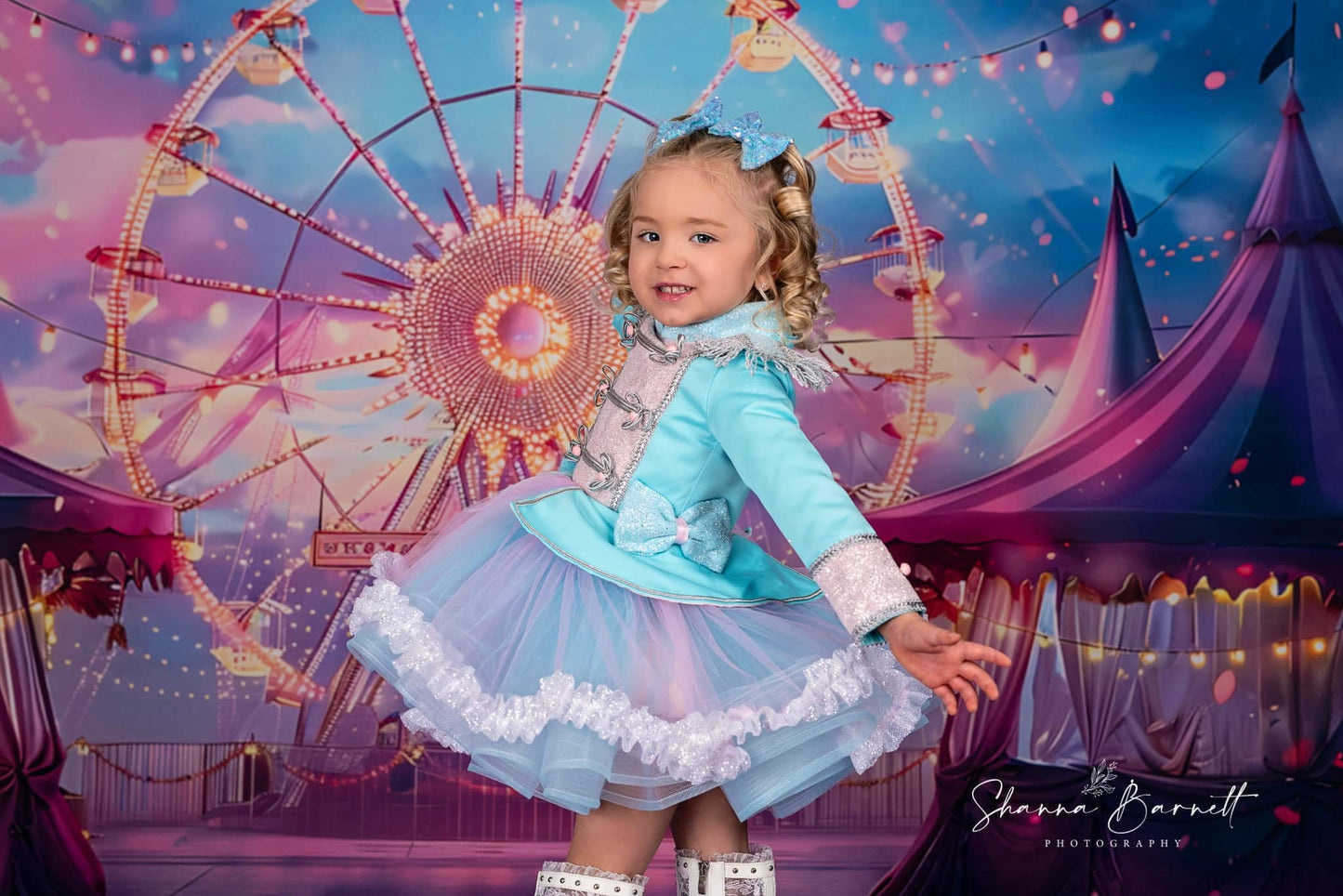 Fond de photographie de fête avec grande roue rose et lumières colorées d'Avezano