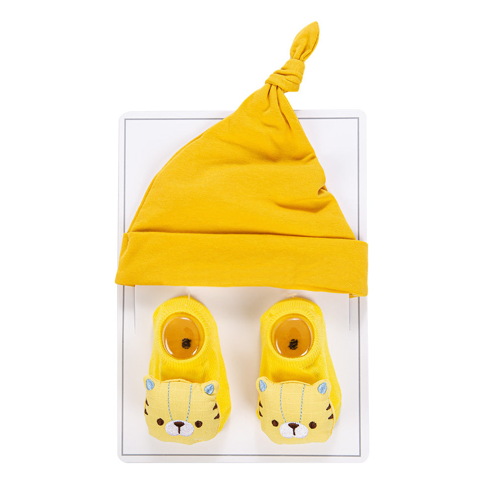 Avezano Newborn Knotted Hat and Animal Socks Set