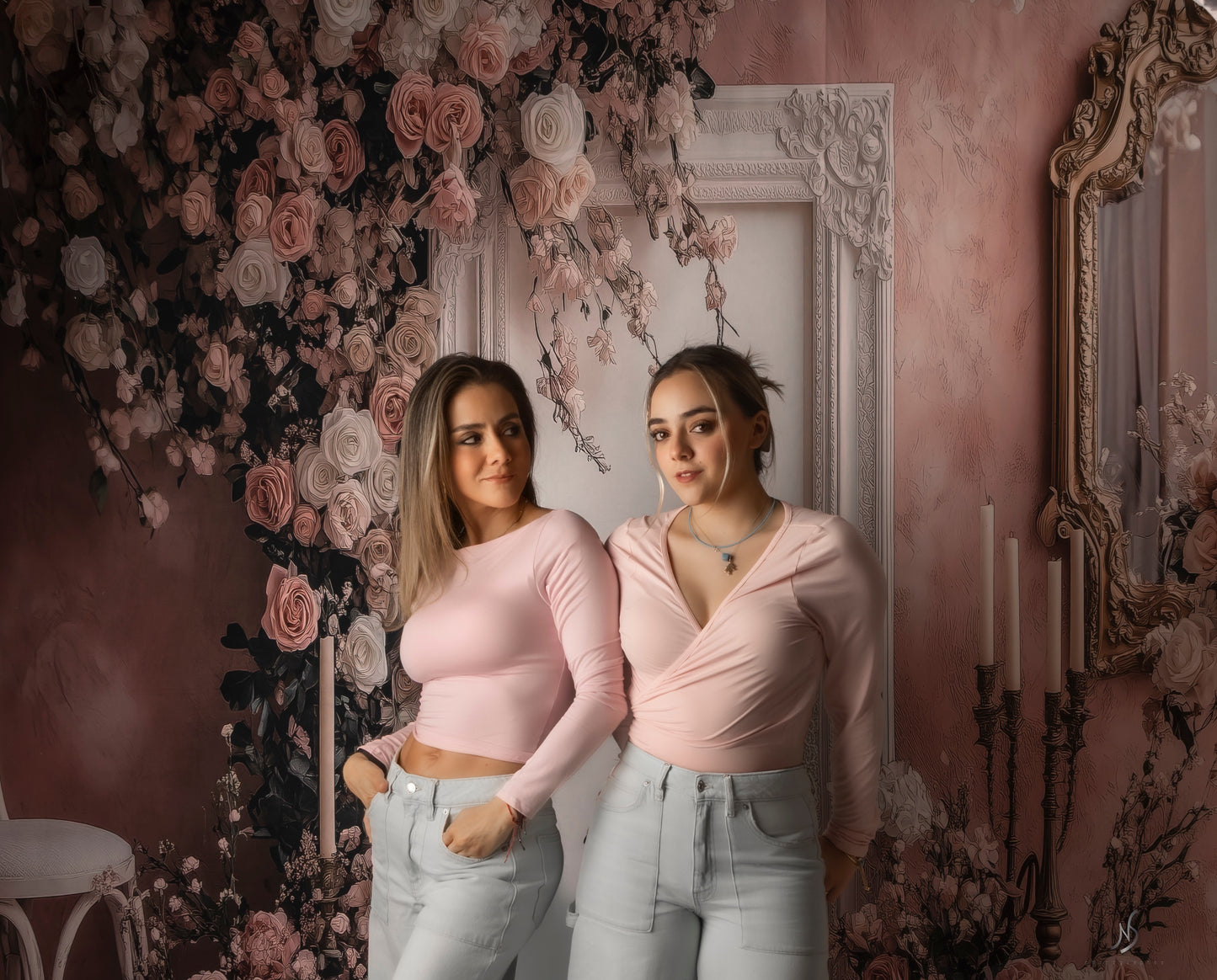 Toile de fond rose pour photographie de la salle Avezano Rose, conçue par Polly Ro Design