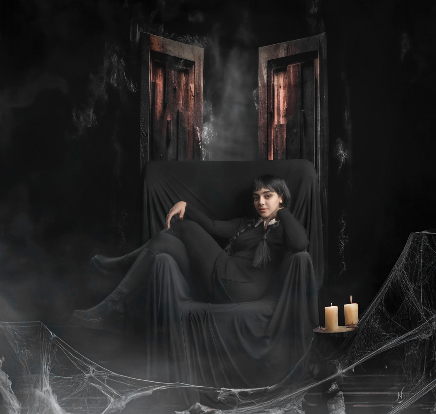 Toile de fond de fumée d'Halloween et de porte en bois d'Avezano pour la photographie