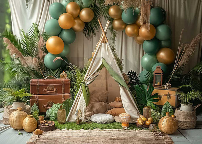 Arche de ballons d'Avezano et tente de jungle Boho en arrière-plan pour photographie