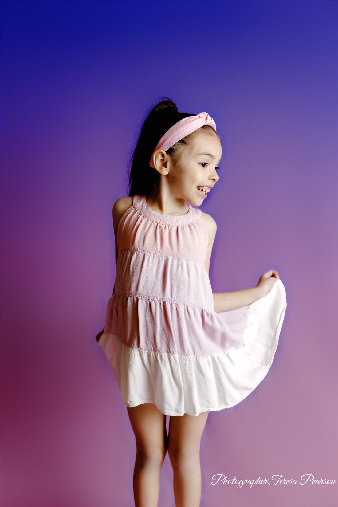 Avezano Bluish Violet Fades To Pink Gradient Backdrop For Portrait Photography