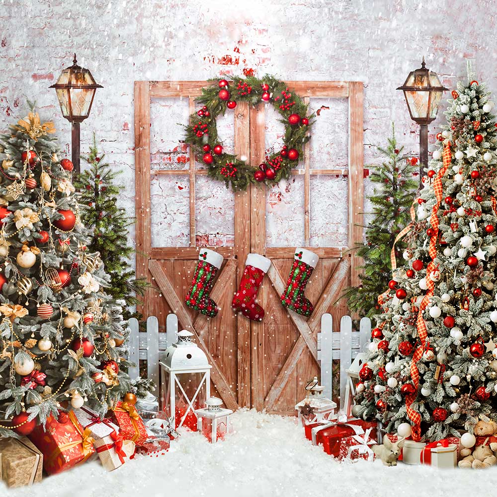 Arbres de Noël et porte en bois d'Avezano, toile de fond pour la photographie 