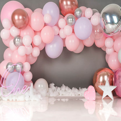 Fond de photographie de fête rose assorti de ballons Avezano